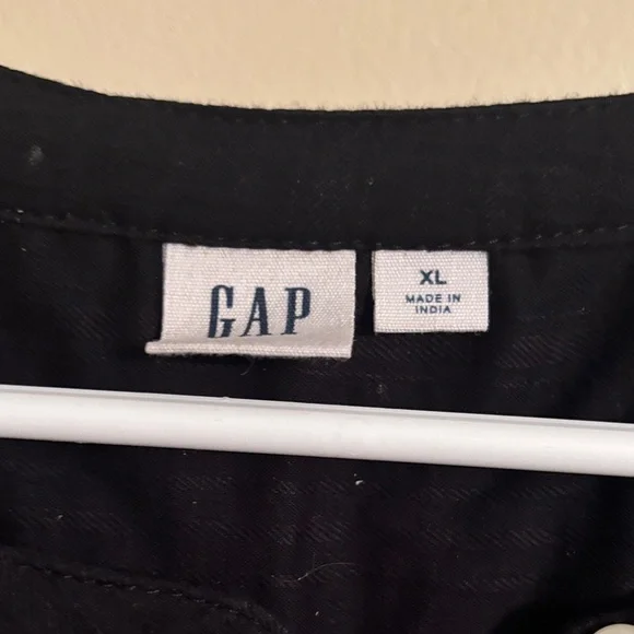 GAP Black Sleeveless Blouse with Buttons - Picture 2 of 2